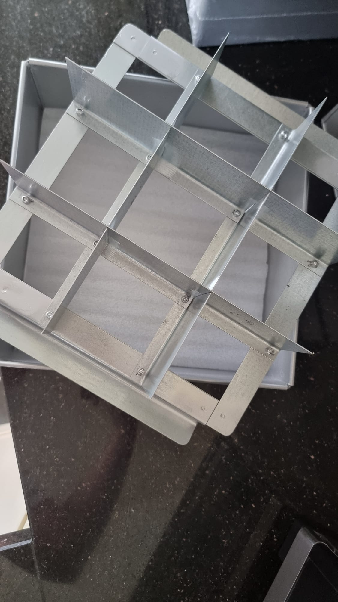 2da3ca7c-b607-4ad7-98ec-49310509839b 9" x 9" x 3" Tray and Cutter combo into 9 pieces