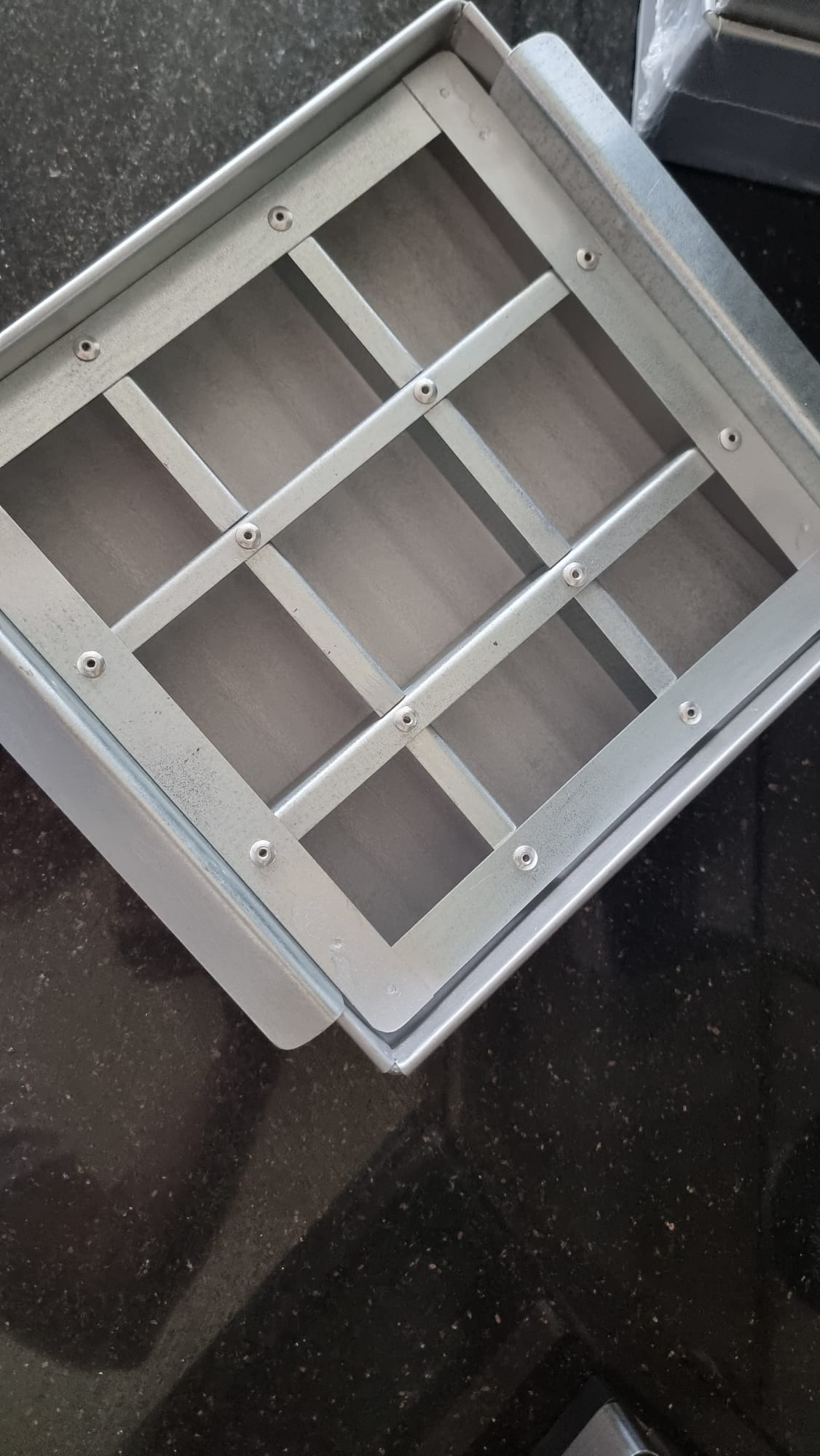 ec0001d0-dfc6-48f5-92b7-421e0fbabd81 9" x 9" x 3" Tray and Cutter combo into 9 pieces - Image 2