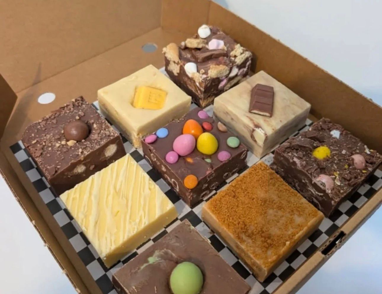 9" x 9" x 3" tray and cutter combo into 9 pieces 9" x 9" x 3" tray and cutter combo into 9 pieces