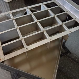9 x 13 inch into 16 pieces tin and cutter combo, treated